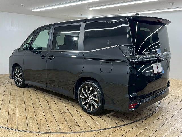 トヨタ ヴォクシーの画像17