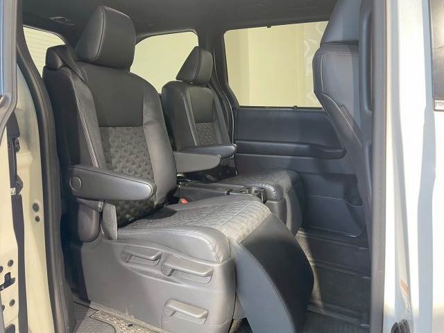 トヨタ ヴォクシーの画像11