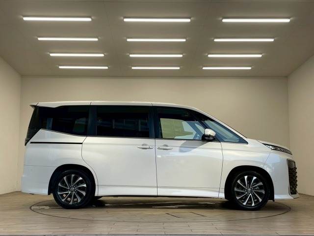 トヨタ ヴォクシーの画像16