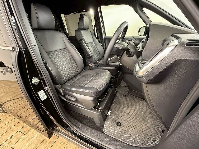 トヨタ ヴォクシーの画像5