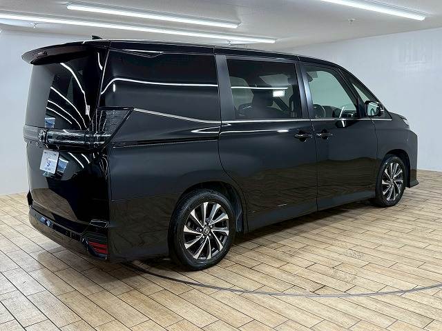 トヨタ ヴォクシーの画像16