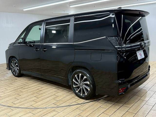 トヨタ ヴォクシーの画像17