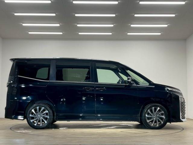 トヨタ ヴォクシーの画像16