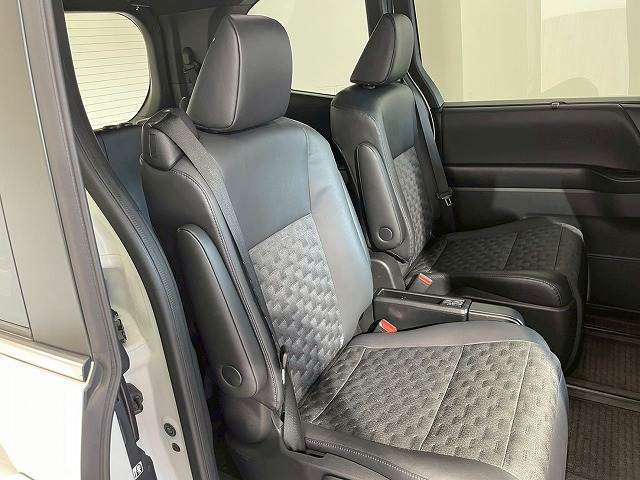 トヨタ&nbsp;ヴォクシーの画像13