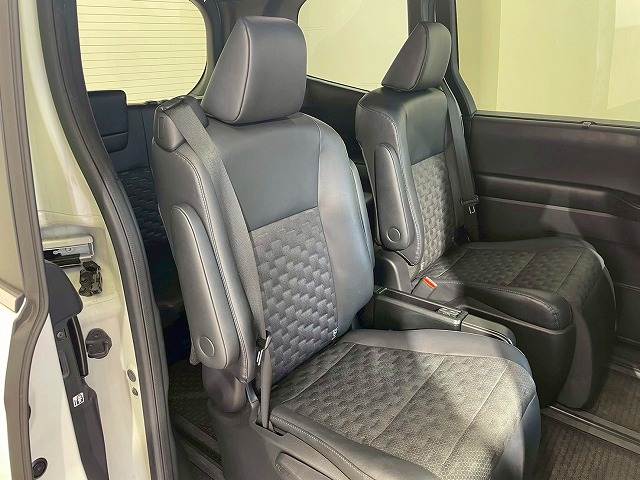 トヨタ ヴォクシーの画像12