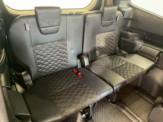 トヨタ ヴォクシーの画像13