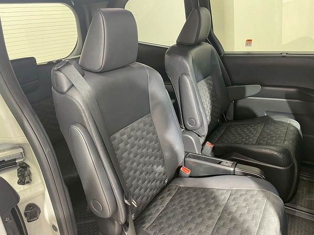 トヨタ&nbsp;ヴォクシーの画像12