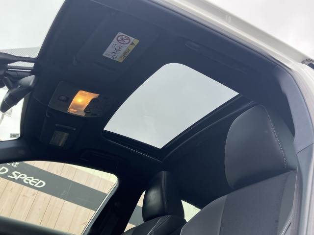 ISIS300h “F SPORT” 内装他