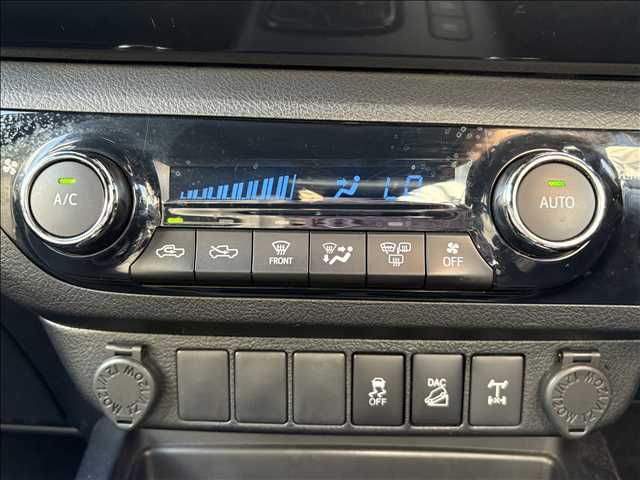 ハイラックスディーゼル Z“Black Rally Edition” 内装他