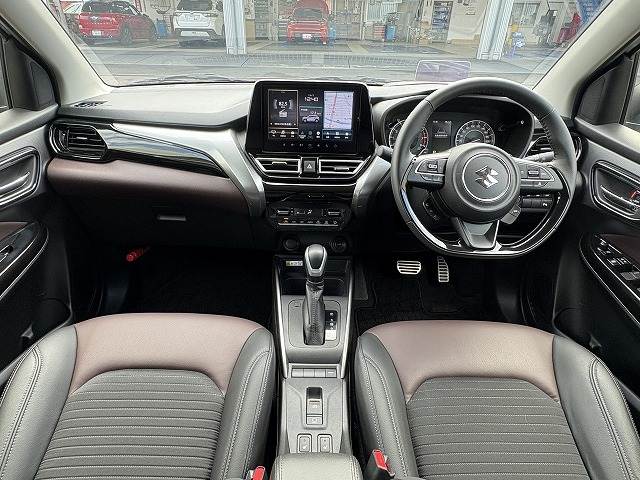 フロンクスベースグレード 内装他