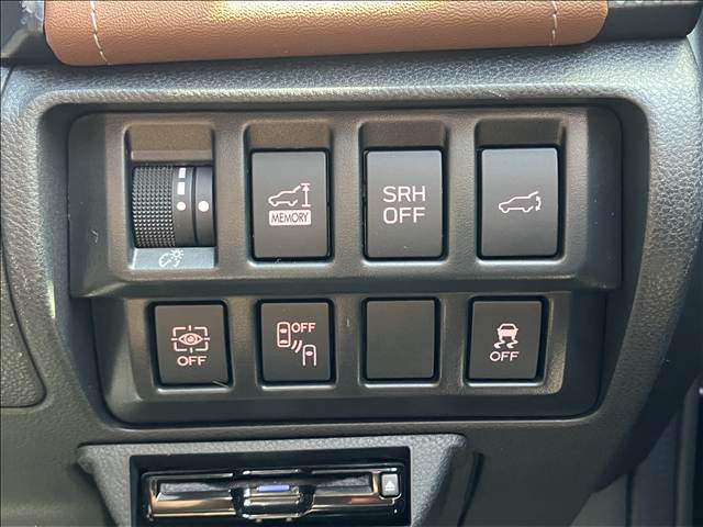 フォレスターハイブリッド Advance 内装他