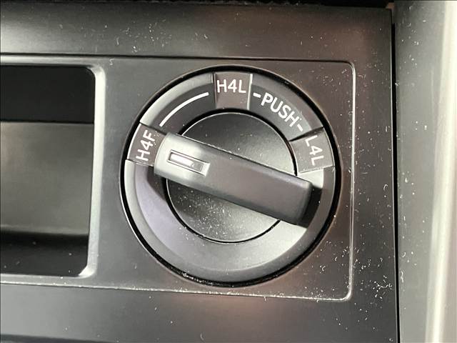 ランドクルーザープラドTX 禁煙 車検整備付き 4WD 純正ナビ バックカメラ ビルトインETC プッシュスタート オートエアコン CD/DVD再生 フロントフォグ 電動格納ミラー ハロゲンヘッドライト 社外17インチアルミ 内装他
