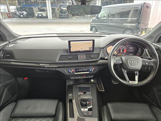 アウディSQ5SQ5 RHD 内装他