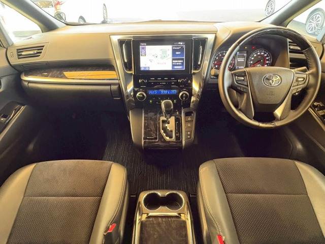 トヨタ ヴェルファイアの画像2