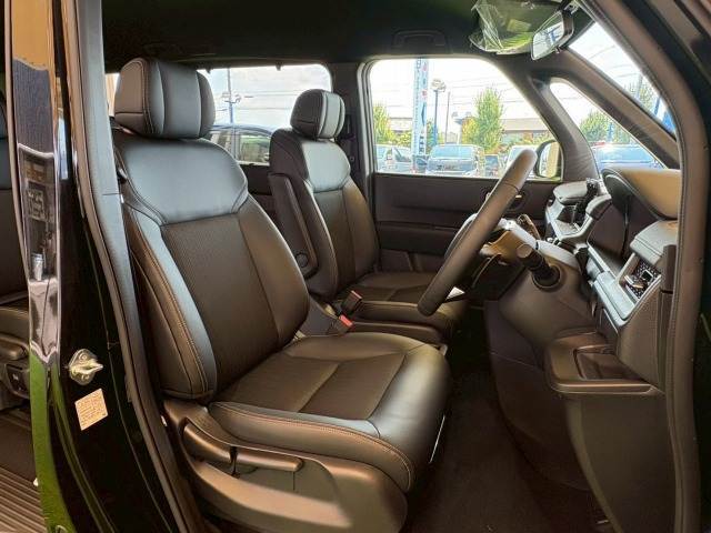 スーパーウェブハイブリッド ホンダ ステップワゴンスパーダハイブリッド e:HEV SPADA ｜SUV