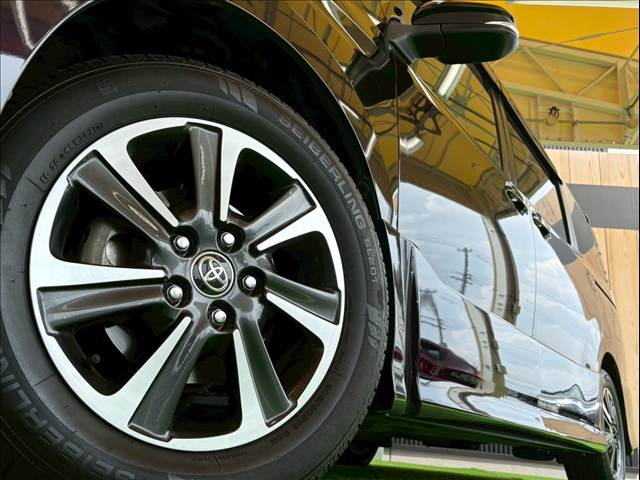 トヨタ ヴォクシーの画像20