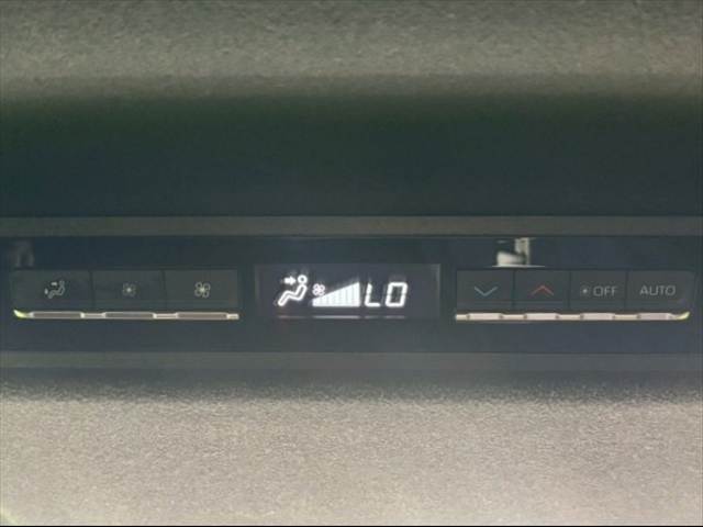 トヨタ ノアハイブリッドの画像10