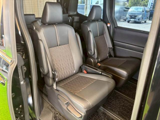 トヨタ ノアハイブリッドの画像12