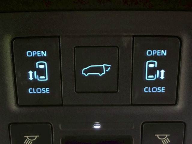 トヨタ ヴォクシーハイブリッドの画像7