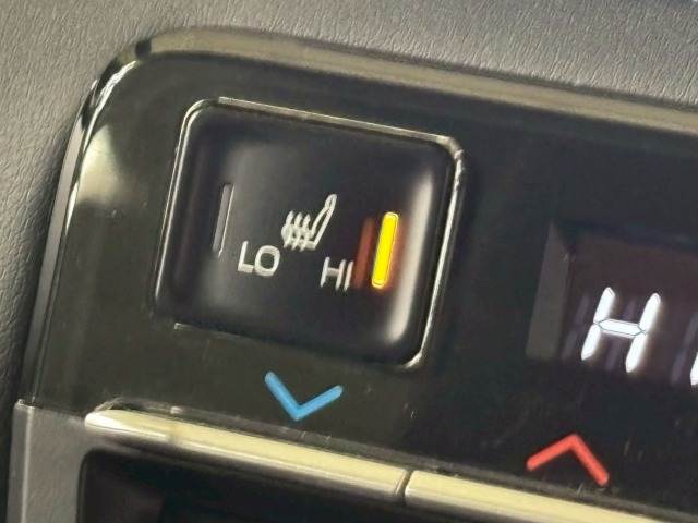 トヨタ ヴォクシーハイブリッドの画像8