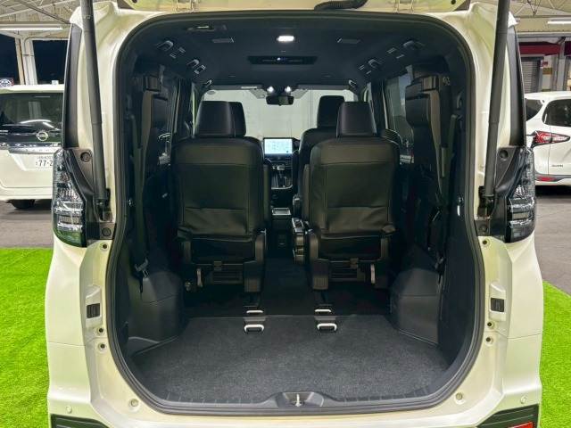 トヨタ ヴォクシーハイブリッドの画像12