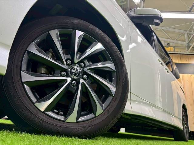 トヨタ ヴォクシーハイブリッドの画像20