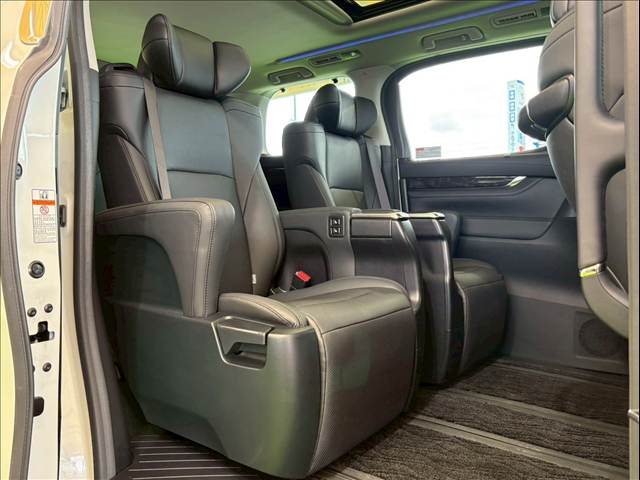 トヨタ ヴェルファイアの画像11