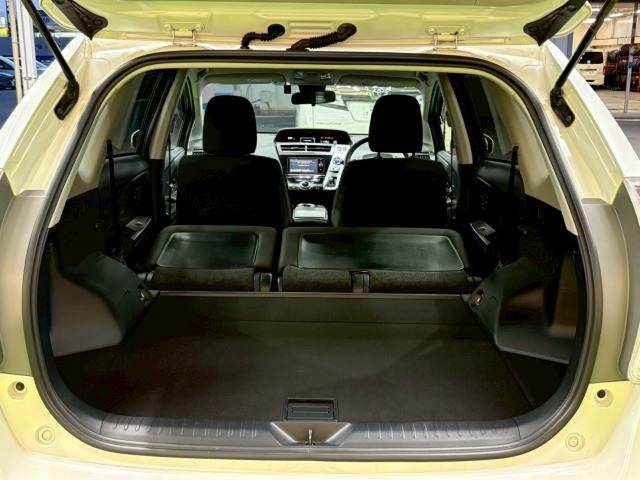 トヨタ プリウスαの画像12