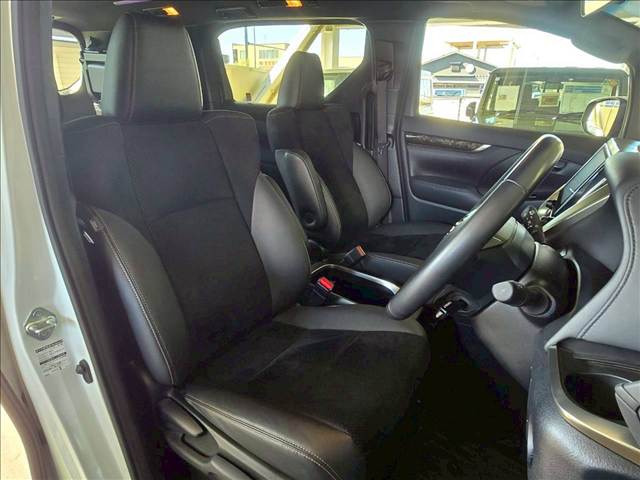 トヨタ アルファードの画像9