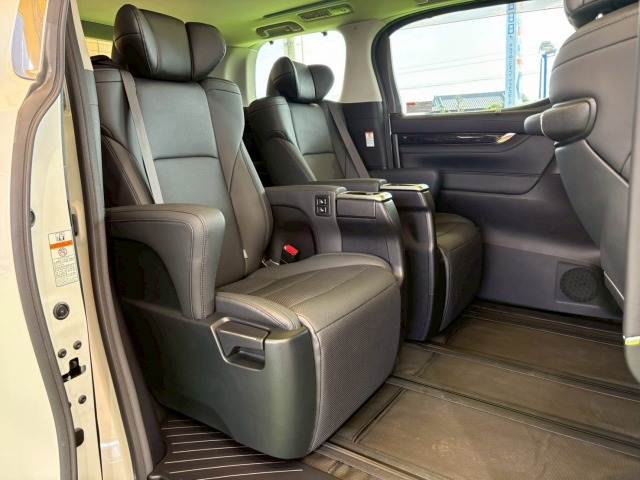 トヨタ アルファードの画像10