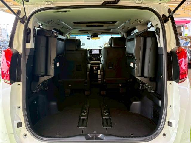 トヨタ アルファードの画像13