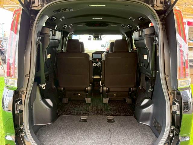 トヨタ ノアハイブリッドの画像12