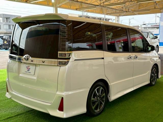 トヨタ ヴォクシーの画像16