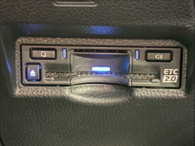 トヨタ ヴォクシーハイブリッドの画像7