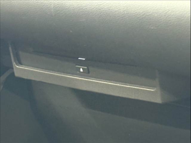 トヨタ ヴォクシーハイブリッドの画像8