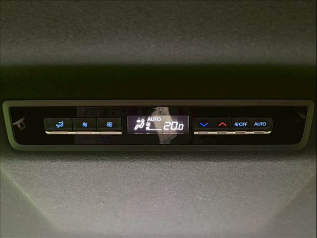 トヨタ ヴォクシーハイブリッドの画像9