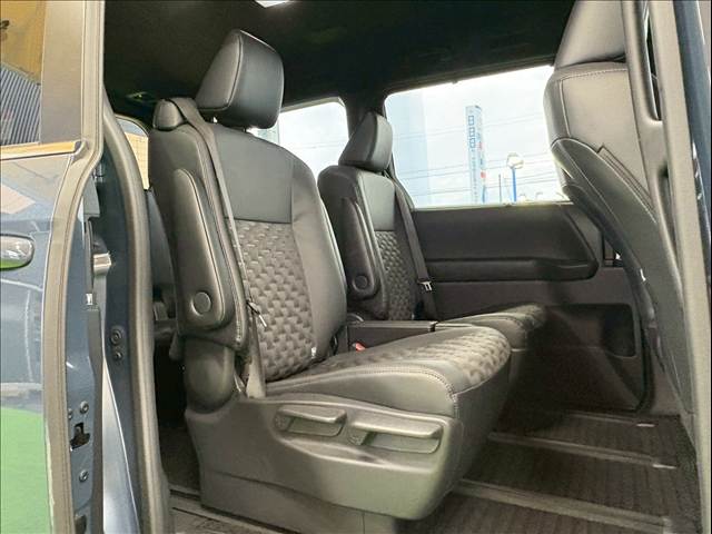 トヨタ ヴォクシーハイブリッドの画像11