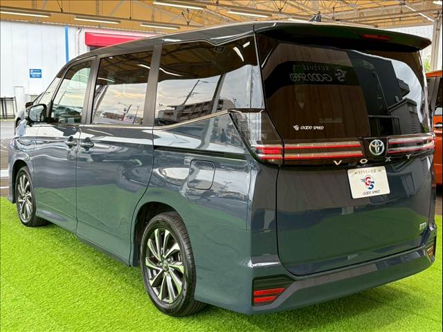 トヨタ ヴォクシーハイブリッドの画像14