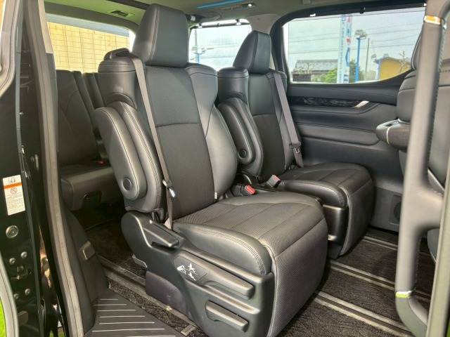 トヨタ ヴェルファイアハイブリッドの画像13