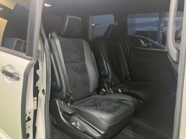 トヨタ ヴォクシーの画像10