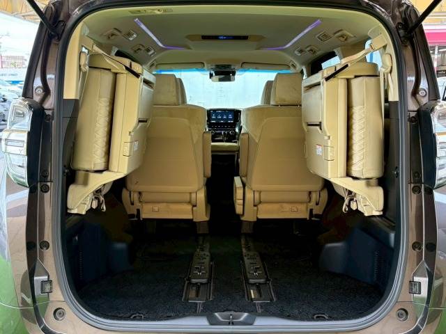 トヨタ ヴェルファイアハイブリッドの画像12