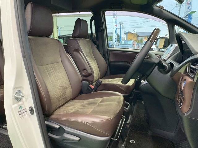 トヨタ&nbsp;エスクァイアハイブリッドの画像10