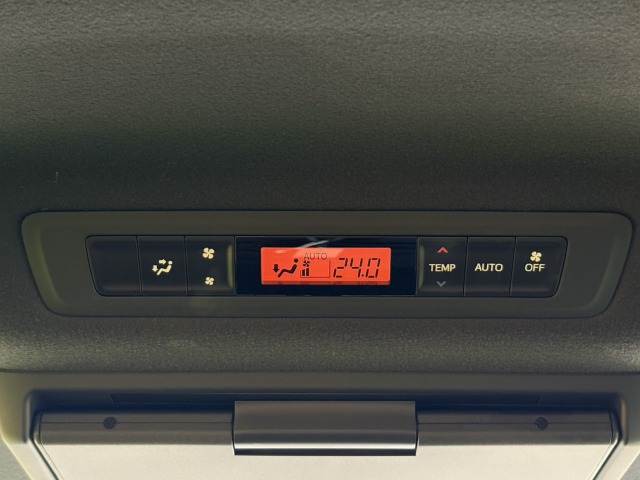 トヨタ ノアハイブリッドの画像8