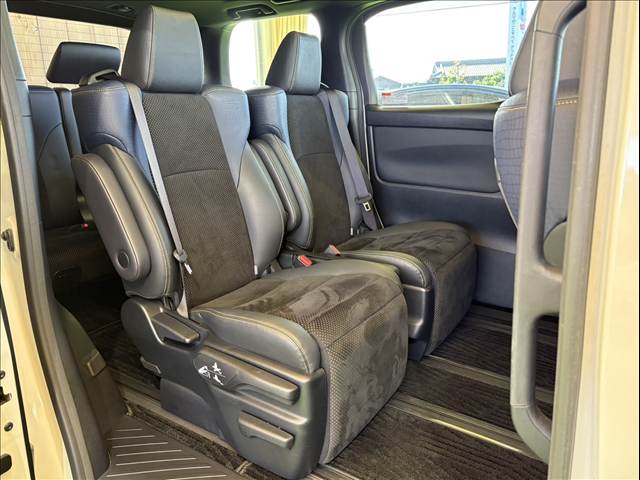 トヨタ ヴェルファイアの画像11