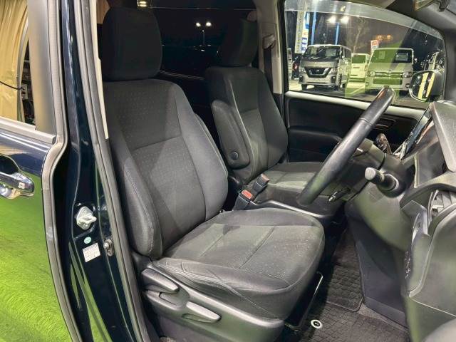 トヨタ ヴォクシーハイブリッドの画像9