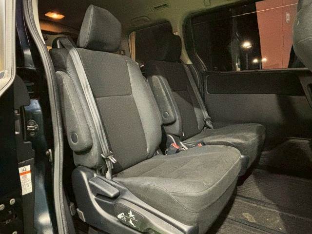 トヨタ ヴォクシーハイブリッドの画像10