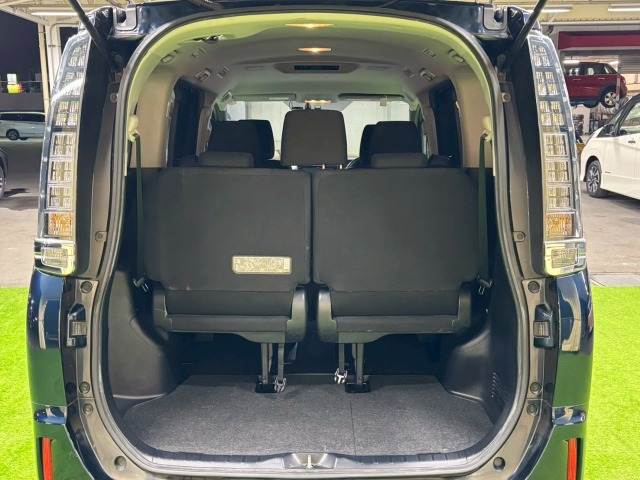 トヨタ ヴォクシーハイブリッドの画像12