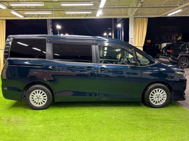 トヨタ ヴォクシーハイブリッドの画像15