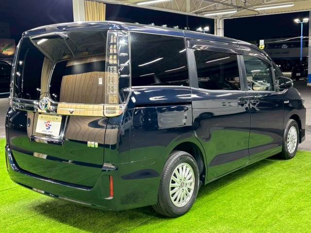 トヨタ ヴォクシーハイブリッドの画像16