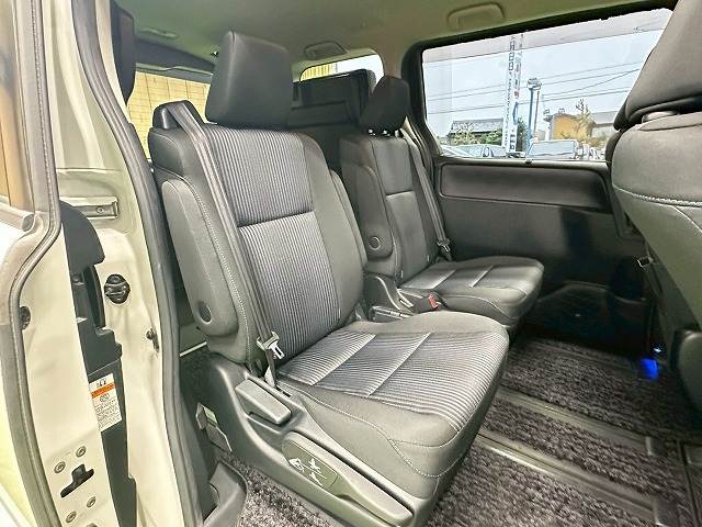 トヨタ ヴォクシーの画像11